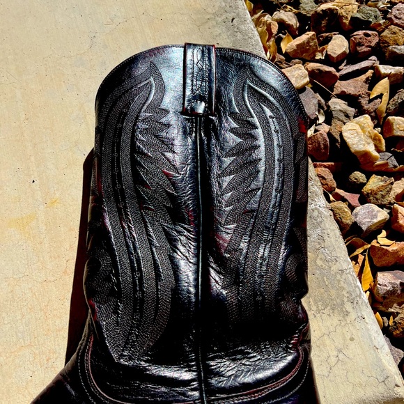 Authentic Lucchese Beautiful Black Cherry Boots 10.5 D photos don’t do justice! - Picture 9 of 15